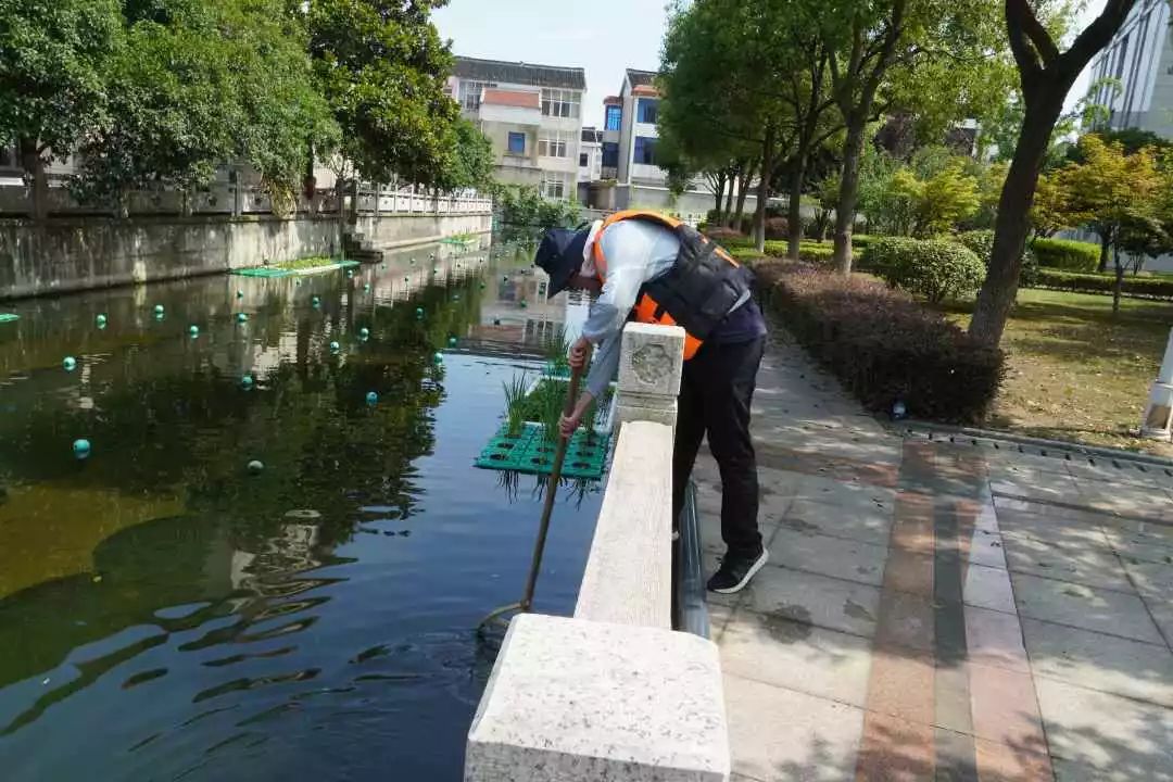 【<a href=http://m.takfung.cn target=_blank class=infotextkey>雙良</a><a href=http://m.takfung.cn target=_blank class=infotextkey>新型光催化</a>】“堅守”在汗水中閃光