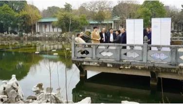 整合安排城市黑臭水體治理、水源地保護(hù)、打擊“洋垃圾”進(jìn)口